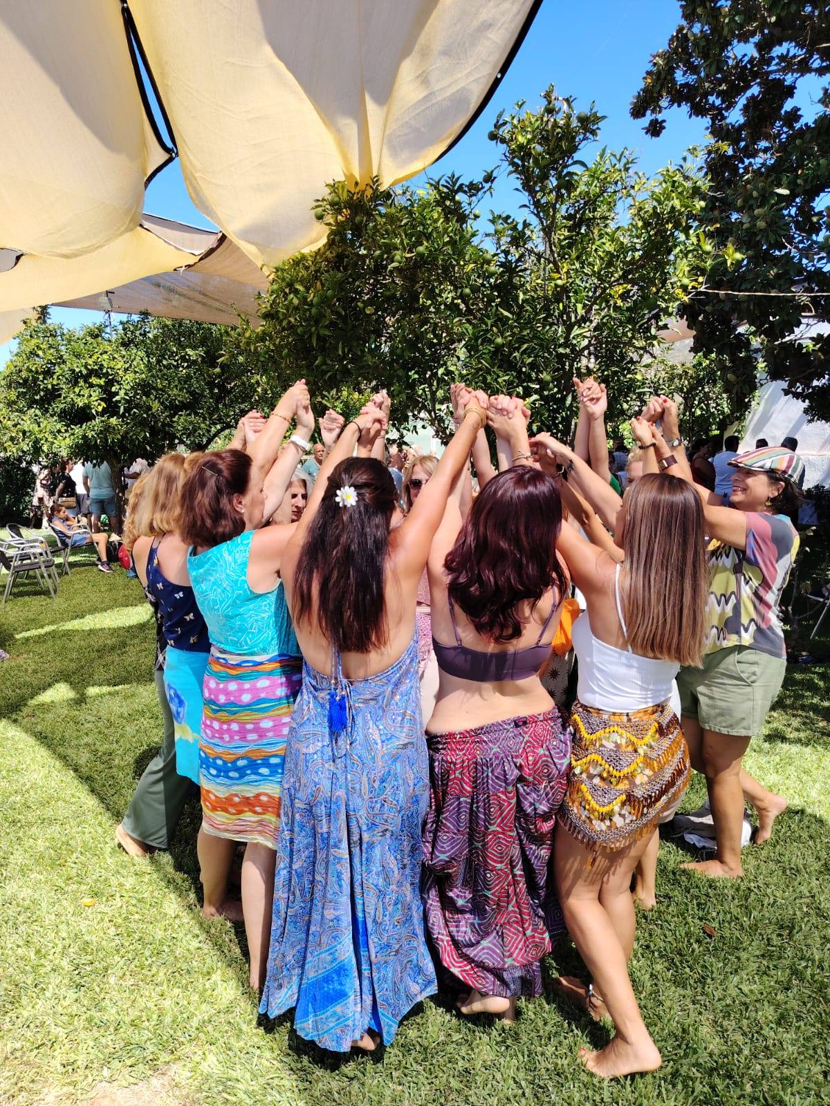 Danza consciente en grupo al aire libre